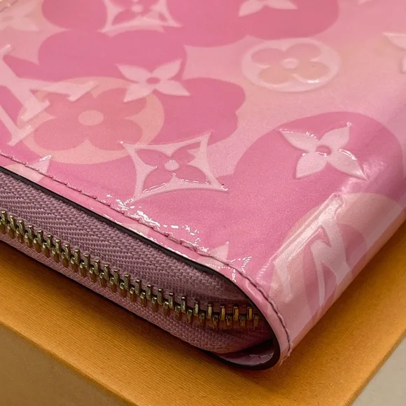 Louis Vuitton Valentine Vernis Monogram Limited Edition Long Round Zippy Wallet - Picture 10 of 16